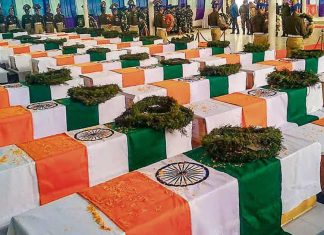 आतंकी ठिकाने पर हवाई हमले ने नरेंद्र मोदी को बना दिया हीरो