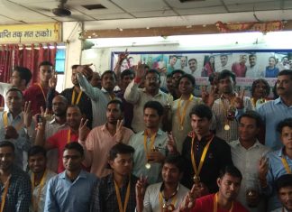 नवनियुक्त दारोगा अभ्यर्थियों का कोचिंग संस्थान में हुआ अभिनंदन