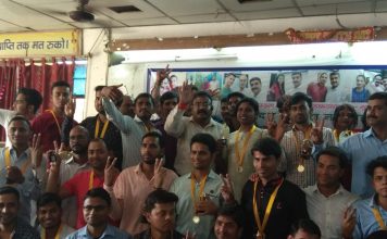 नवनियुक्त दारोगा अभ्यर्थियों का कोचिंग संस्थान में हुआ अभिनंदन