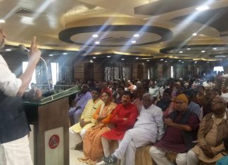 गरीबों की आंखों में धूल झोंकना चाहते हैं राहुल गांधीः सुशील मोदी