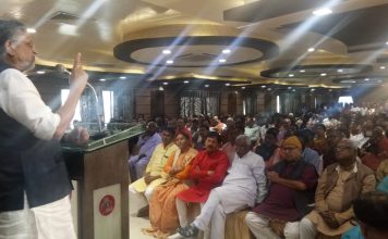 गरीबों की आंखों में धूल झोंकना चाहते हैं राहुल गांधीः सुशील मोदी