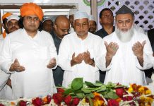 नीतीश ने चादरपोशी कर सुख, शांति और समृद्धि की दुआ मांगी