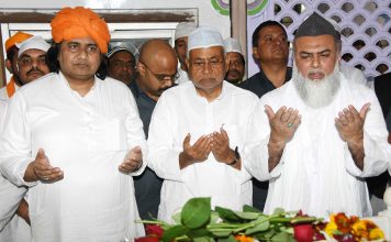 नीतीश ने चादरपोशी कर सुख, शांति और समृद्धि की दुआ मांगी