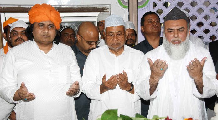 नीतीश ने चादरपोशी कर सुख, शांति और समृद्धि की दुआ मांगी