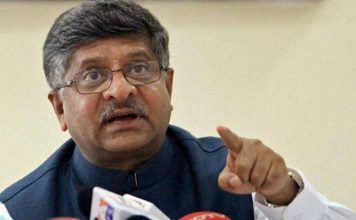 केंद्रीय मंत्री रविशंकर प्रसाद का पटना एयरपोर्ट पर हुआ विरोध केंद्रीय कानून मंत्री रविशंकर प्रसाद (फाइल फोटो)