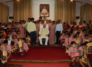 बिहार के राज्यपाल लालजी टंडन ने दिव्यांग बच्चों संग मनाया बर्थडे दिव्यांग बच्चों के संग बिहार के राज्यपाल लालजी टंडन ने मनाया अपना जन्मदिन