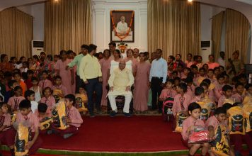 बिहार के राज्यपाल लालजी टंडन ने दिव्यांग बच्चों संग मनाया बर्थडे दिव्यांग बच्चों के संग बिहार के राज्यपाल लालजी टंडन ने मनाया अपना जन्मदिन