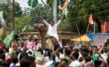 बेगूसराय लोकसभा सीट से राजद प्रत्याशी ने पर्चा दाखिल किया महागठबंधन प्रत्याशी तनवीर हसन के नामांकन में जुटी लोगों की भीड़