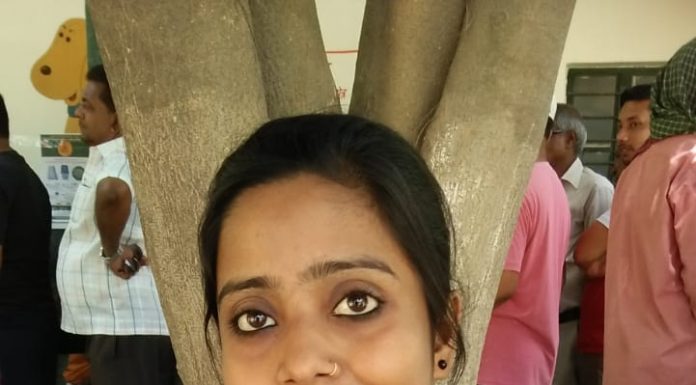 बेगूसराय में वोटों की बही बयार बहुत कुछ कहती है बेगूसराय के एक बूथ पर पहली मतदान करने पहुंची एक युवती