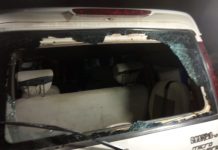 फायरिंग में बाल-बाल बच गये भभुआ के पूर्व विधायक फायरिंग में भभुआ के पूर्व विधायक की क्षतिग्रस्त गाड़ी