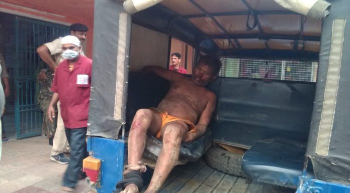 बाप ने बेटे को कुदाल से काट कर मौत के घाट उतारा बाप ने ही बेटे को कुदाल से काट डाला