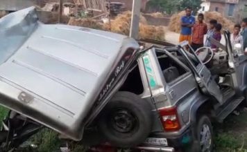बारात से लौट रहे थे, सड़क दुर्घटना में 3 की मौत, 5 घायल दुर्घटना में क्षतिग्रस्त बोलेरो बता रही हादसा की भयावहता