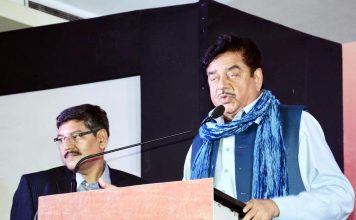 भाजपा के शत्रु को अंततः कांग्रेस ने कबूल कर लिया शत्रुघ्न सिन्हा के साथ आनंद माधव