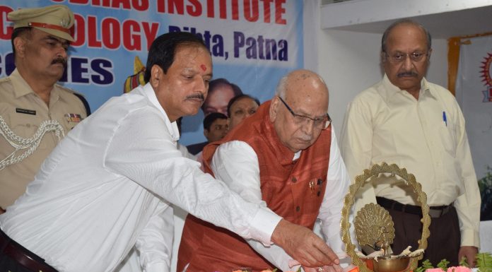 युवा शक्ति ही देश के भविष्य को सही दिशा देगी : राज्यपाल