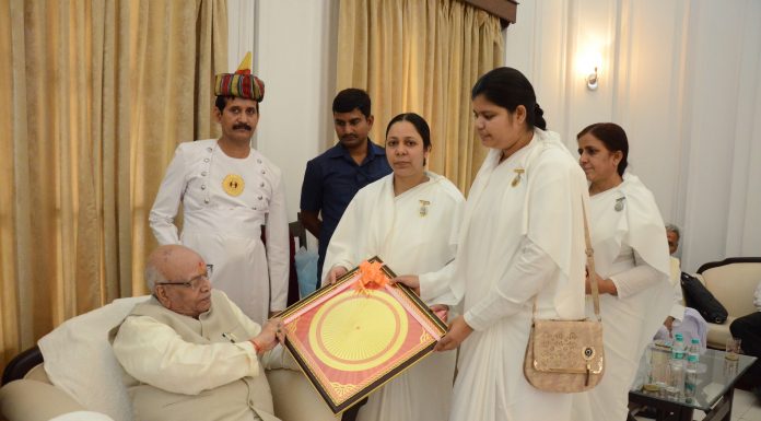 बिहार के राज्यपाल लालजी टंडन के जन्मदिन पर बधाइयों का तांता अपने जन्मदिन पर शुभकामनाएं स्वीकारते बिहार के राज्यपाल लालजी टंडन