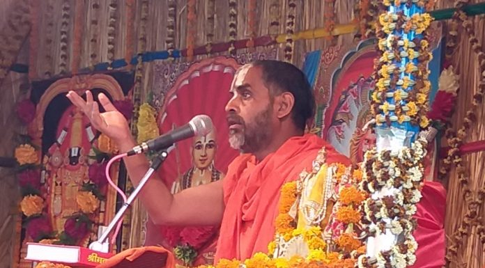 धर्म से कुछ न भी प्राप्त हो, तब भी धर्म का त्याग नहीं करना चाहिए प्रवचन करते जीयर स्वामी