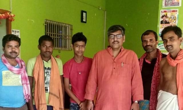 बूलो मंडल के लिए आनंद माधव ने चलाया जनसंपर्क अभियान कांग्रेस का प्रचार करते मेनिफेस्टो कमिटी के चेयरमैन आनंद माधव