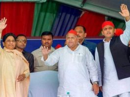 माया-मुलायम ने 25 साल बाद मंच साझा किया, मांगे वोट मैनपुरी में एक मंच पर मायावती, मुलायम और अखिलेश यादव