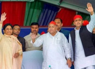 माया-मुलायम ने 25 साल बाद मंच साझा किया, मांगे वोट मैनपुरी में एक मंच पर मायावती, मुलायम और अखिलेश यादव