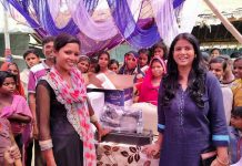 ससुराल जाने के पहले स्वरोजगार का हुनर सीख रही हैं बेटियां मुखिया रितु जैसवाल की पहल पर लड़कियां बन रहीं हुनरमंद