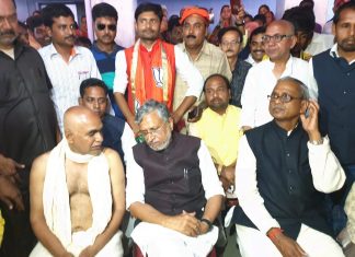 मोदी है तो मुमकिन है महंगाई पर नियंत्रण, मध्यवर्ग को राहत उपमुख्यमंत्री ने कम्युनिस्ट पार्टी विधायक दल के नेता स्व. अम्बिका बाबू के श्राद्ध कर्म में भाग लिया तथा उन्हें श्रद्धांजलि अर्पित की