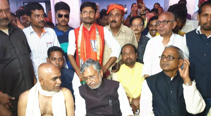 मोदी है तो मुमकिन है महंगाई पर नियंत्रण, मध्यवर्ग को राहत उपमुख्यमंत्री ने कम्युनिस्ट पार्टी विधायक दल के नेता स्व. अम्बिका बाबू के श्राद्ध कर्म में भाग लिया तथा उन्हें श्रद्धांजलि अर्पित की