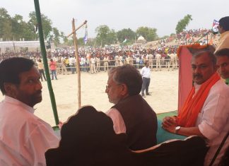 नेहरू-कांग्रेस की गलतियों का नतीजा है कश्मीर समस्याः सुशील मोदी कुटुम्बा, औरंगाबाद लोकसभा में लोजपा के राष्ट्रीय अध्यक्ष श्री रामविलास पासवान जी के साथ सभा में उपमुख्यमंत्री सुशील कुमार मोदी