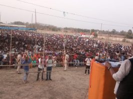 बिहार के उपमुख्यमंत्री ने पूछा, केंद्रीय एजेंसियों एक्शन पर एतराज क्यों औरंगाबाद लोकसभा क्षेत्र के गया जिलान्तर्गत बाँकेबाज़ार में आयोजित सभा को संबोधित करते उपमुख्यमंत्री।
