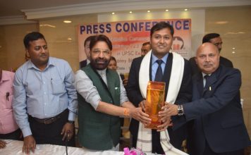 UPSC में चयनित मणिभूषण को होटल मौर्या ने किया सम्मानित यूपीएससी में चयनित बिहार के लाल का हुआ सम्मान