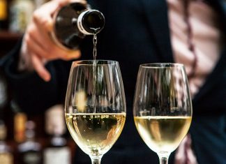 बिहार के थाने में सेंधमारी, चोरों के हाथ लगा शराब का कार्टन प्रतीकात्मक फोटो