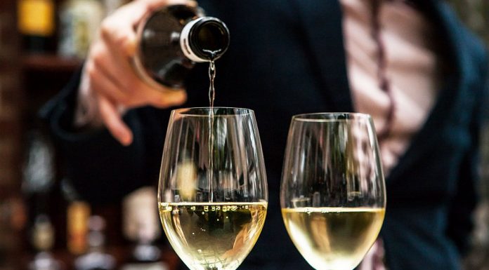 बिहार के थाने में सेंधमारी, चोरों के हाथ लगा शराब का कार्टन प्रतीकात्मक फोटो