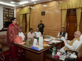 उच्च शिक्षा के मामलों का त्वरित निष्पादन का गवर्नर का निर्देश विश्वविद्यालयों की समीक्षा करते राज्यपाल