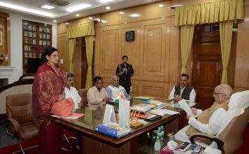 उच्च शिक्षा के मामलों का त्वरित निष्पादन का गवर्नर का निर्देश विश्वविद्यालयों की समीक्षा करते राज्यपाल