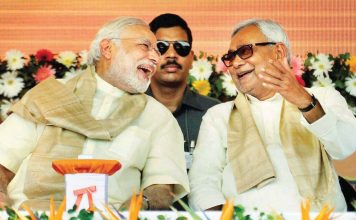 कभी नीतीश ने कहा था- जहर खा लूंगा, भाजपा संग नहीं जाऊंगा बीजेपी नीतीश कुमार को बिदकाने का कोई मौका नहीं छोड़ रही। लगता है कि बीजेपी नीतीश कुमार को खुद किनारे होने पर मजबूर कर देगी। (फाइल फोटो)