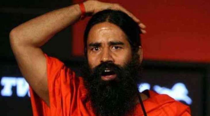 योग गुरु के रूप में मशहूर बाबा रामदेव ने येचुरी पर करायी FIR योग गुरु बाबा रामदेव