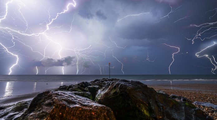 तेज आंधी ने बिहार में ले ली 5 की जान, 3 एक ही जगह मरे आंधी से तबाही का मंजर