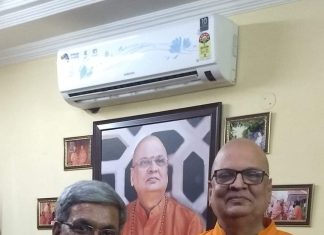 एक स्वामी जो मेरा कभी संपादक हुआ करता था यानी माधवकांत मिश्र भगवा वस्त्रधारी माधवकांत मिश्र के साथ नागेंद्र प्रताप
