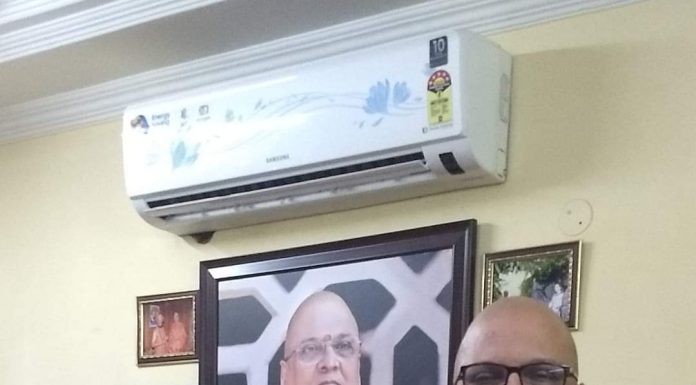 एक स्वामी जो मेरा कभी संपादक हुआ करता था यानी माधवकांत मिश्र भगवा वस्त्रधारी माधवकांत मिश्र के साथ नागेंद्र प्रताप