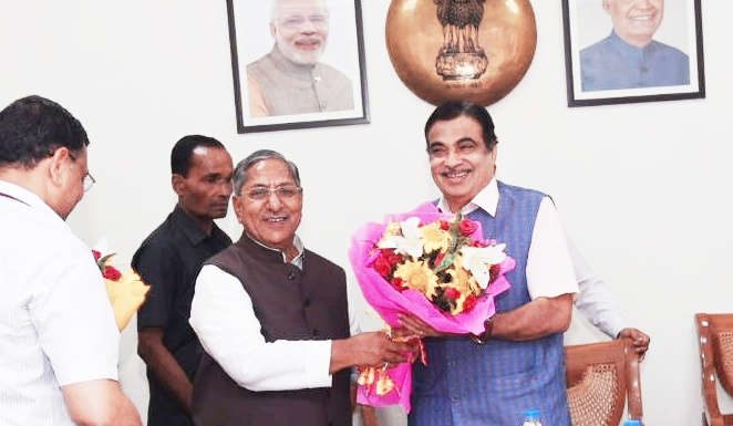 बिहार के पथ-पुल निर्माण की कई योजनाओं पर केंद्र की सहमति केंद्रीय सड़क परिवहन मंत्री नितिन गडककी समीक्रीषा बैठक में बिहार के पथ निर्माण मंत्री नन्द किशोर यादव