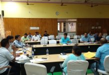 नालंदा के सरमेरा, परबलपुर, सिलाव व बिहारशरीफ में बनेगा स्टेडियम समीक्षा बैठक करते नालंदा के जिलाधिकारी योगेंद्र सिंह