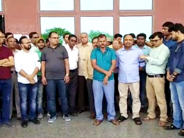 सुरक्षा की मांग को ले नालंदा जिले के डाक्टर उतरे सड़क पर सुपक्षा की मांग को ले नालंदा में डाक्टरों ने निकाला प्रतिरोध जपलूस