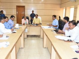 झारखंड के मुख्यमंत्री फ्लाईओवर के कार्यों में तेजी लाने का निर्देश दिया झारखंड के मुख्यमंत्री श्री रघुवर दास ने नगर विकास मंत्री श्री सीपी सिंह और इससे जुड़े अधिकारियों एवं संवेदक के साथ झारखंड मंत्रालय में कांटा टोली और रातू रोड फ्लाईओवर परियोजना की समीक्षा बैठक की।