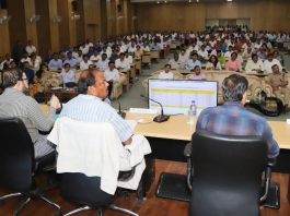ईज ऑफ डूइंग बिजनेस में झारखंड को नंबर-1 बनाना लक्ष्यः सीएम झारखंड मंत्रालय में मुख्यमंत्री रघुवर दास ने ईज ऑफ डूइंग बिजनेस रैंकिंग, फीडबैक बेस्ड बिजनेस रिफॉर्म एक्शन प्लान से संबंधित उच्चस्तरीय समीक्षा बैठक की