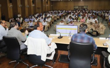 ईज ऑफ डूइंग बिजनेस में झारखंड को नंबर-1 बनाना लक्ष्यः सीएम झारखंड मंत्रालय में मुख्यमंत्री रघुवर दास ने ईज ऑफ डूइंग बिजनेस रैंकिंग, फीडबैक बेस्ड बिजनेस रिफॉर्म एक्शन प्लान से संबंधित उच्चस्तरीय समीक्षा बैठक की