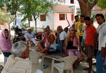 सीमा पर शहीद हो गया सीवान का एक सपूत अमरजीत शहीद अमरजीत के पैत्रिक आवास पर जुटी गांव वालों की भीड़