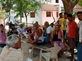 सीमा पर शहीद हो गया सीवान का एक सपूत अमरजीत शहीद अमरजीत के पैत्रिक आवास पर जुटी गांव वालों की भीड़