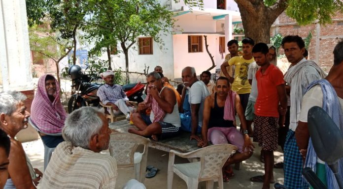 सीमा पर शहीद हो गया सीवान का एक सपूत अमरजीत शहीद अमरजीत के पैत्रिक आवास पर जुटी गांव वालों की भीड़