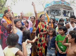 नालंदा के इसलामपुर में पानी के लिए ग्रामीण उतरे सड़क पर, घंटों जाम पानी के लिए सड़क जाम करते लोग