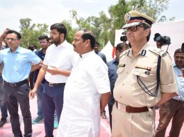 योग को नरेंद्र मोदी ने पूरे विश्व में स्थापित कियाः रघुवर झारखंड के मुख्यमंत्री रघुवर दास ने 5वें अंतर्राष्ट्रीय योग दिवस के मुख्य कार्यक्रम स्थल रांची के प्रभात तारा मैदान का भ्रमण कर तैयारियों का जायजा लेने के बाद प्रेस को संबोधित किया