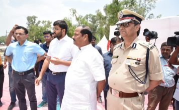 योग को नरेंद्र मोदी ने पूरे विश्व में स्थापित कियाः रघुवर झारखंड के मुख्यमंत्री रघुवर दास ने 5वें अंतर्राष्ट्रीय योग दिवस के मुख्य कार्यक्रम स्थल रांची के प्रभात तारा मैदान का भ्रमण कर तैयारियों का जायजा लेने के बाद प्रेस को संबोधित किया